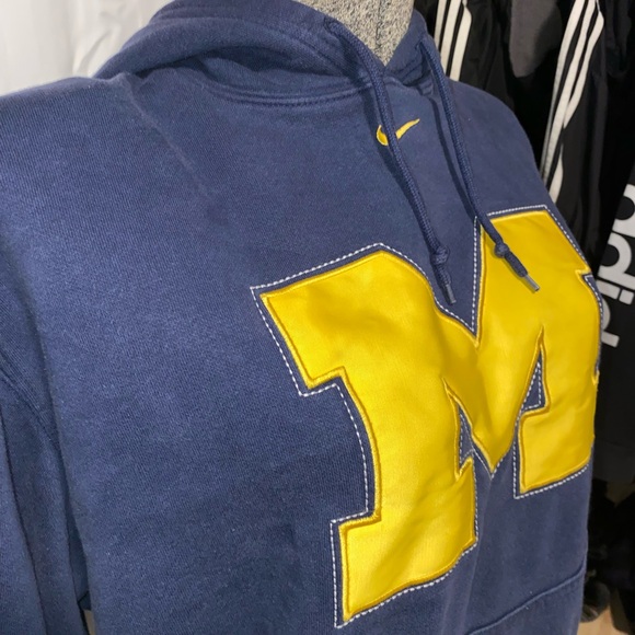UMich Team Nike hoodie - Picture 7 of 7